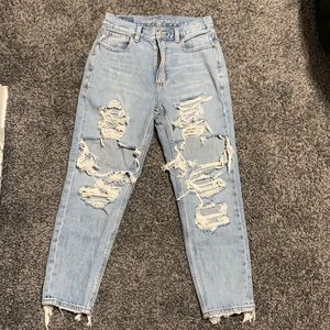 American Eagle Mom Jeans size 2 SHORT. Worn 1 time